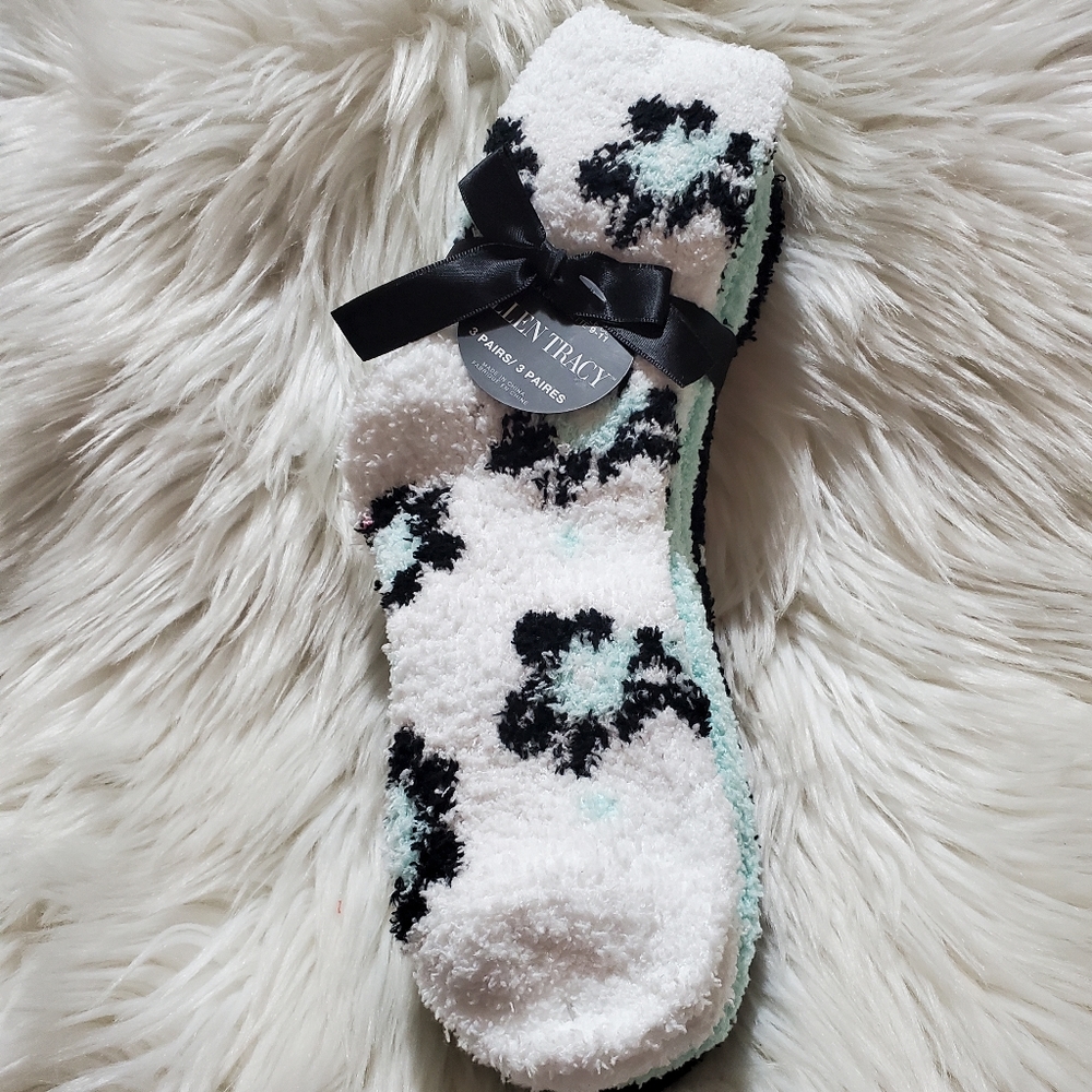 🦋5/$25 Ellen Tracy plush socks